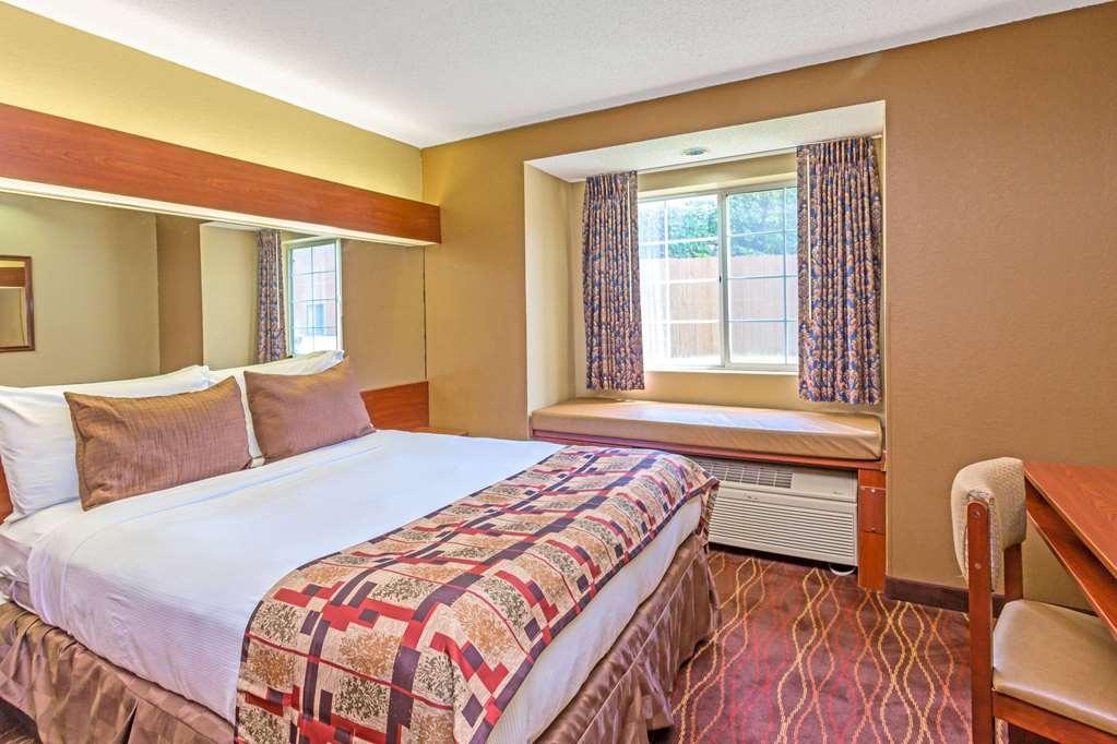 Microtel Inn & Suites By Wyndham Norcross Room photo