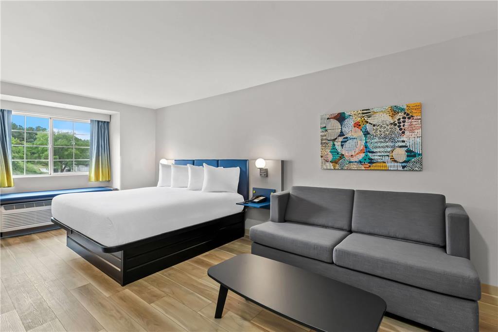 Microtel Inn & Suites By Wyndham Norcross Room photo